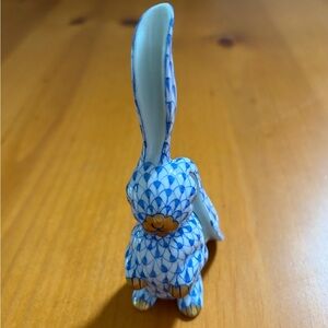Herend bunny.with one ear up figurine